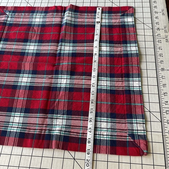 4 square (19" x 19"), red/white/blue plaid napkins - Picture 4 of 13
